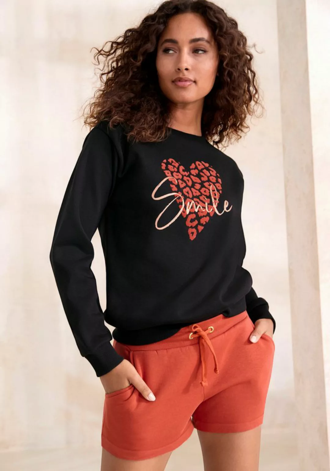 LASCANA Sweatshirt, Loungehirt mit Herz-Leo-Druck, Loungewear günstig online kaufen