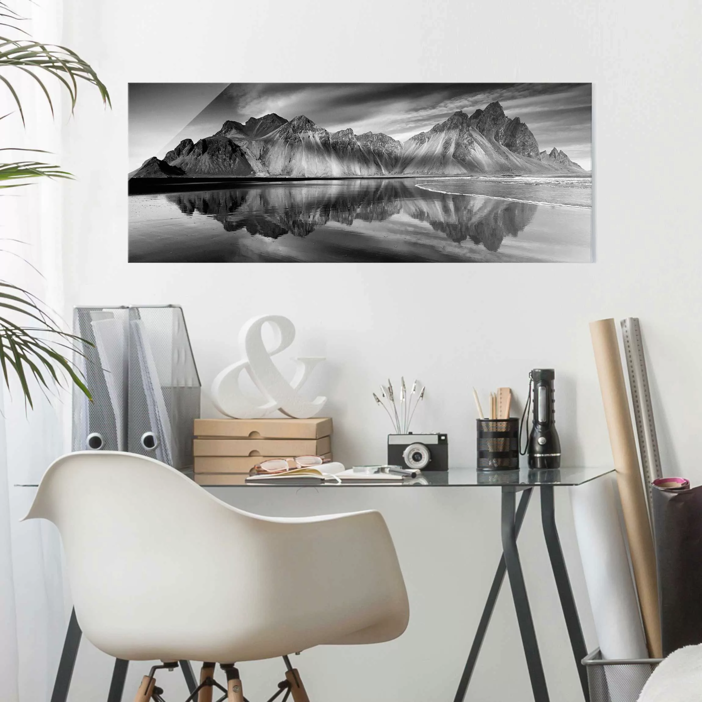 Glasbild Schwarz-Weiß - Panorama Vesturhorn in Island günstig online kaufen