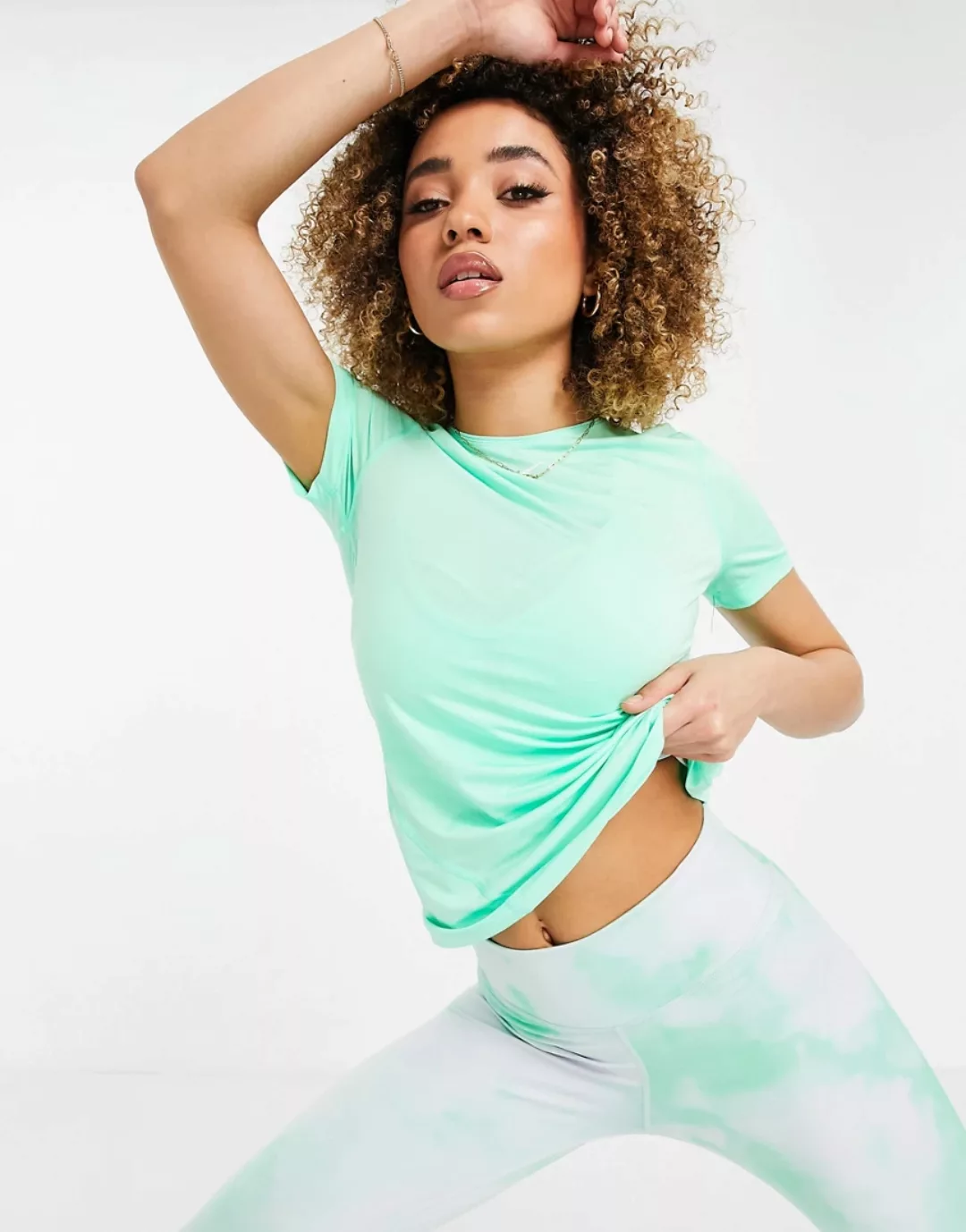 Nike Training – Grünes T-Shirt aus Netzstoff günstig online kaufen