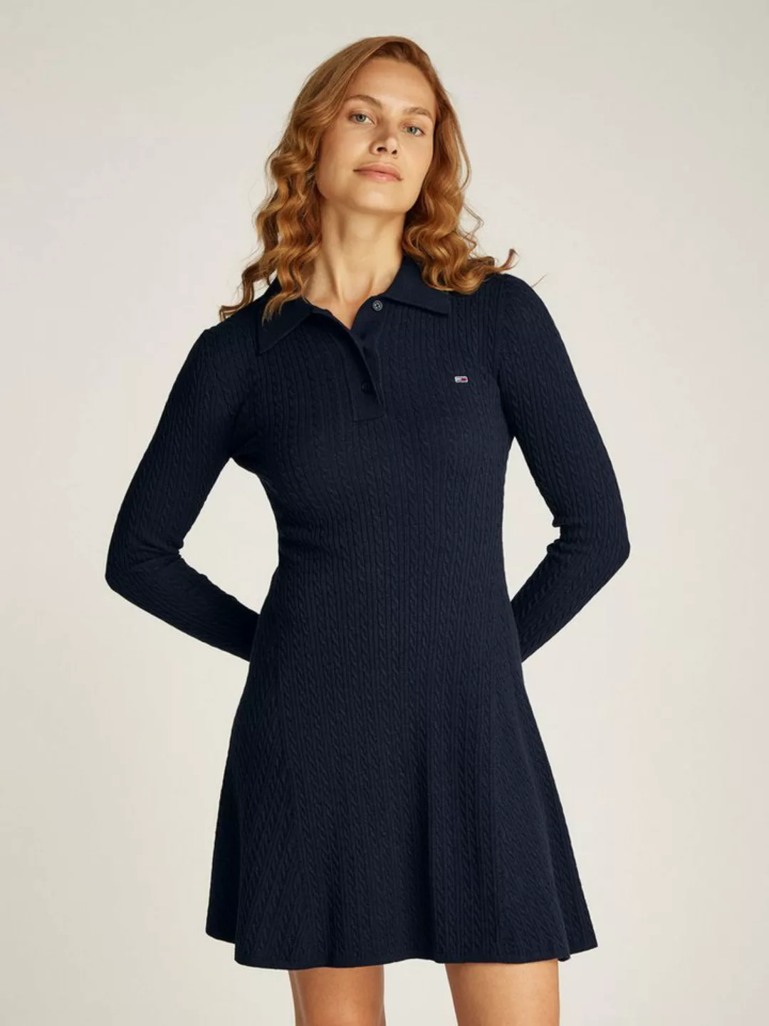 Tommy Jeans Strickkleid TJW F&F POLO CABLE SWEATER DRESS mit kleinem Zopfmu günstig online kaufen