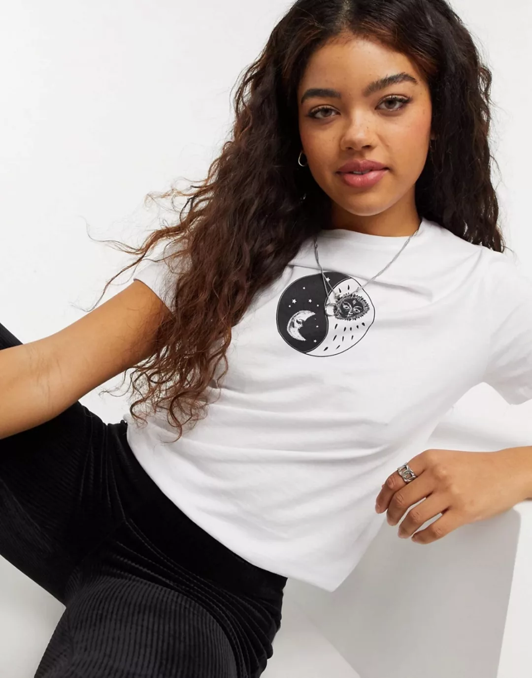 New Look – T-Shirt mit himmlischem Yin-Yang-Symbol in Weiß günstig online kaufen