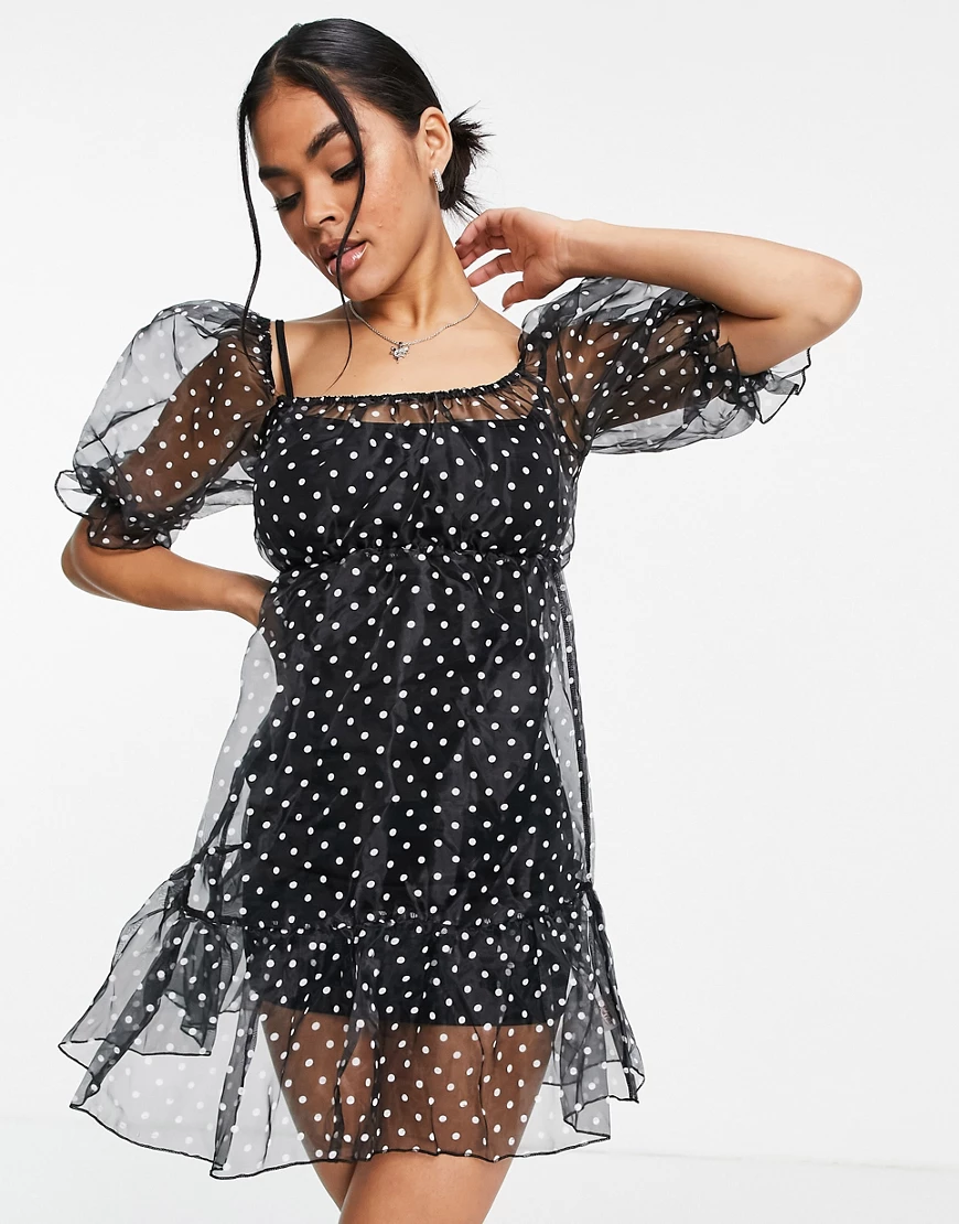 Missguided – Gestuftes Hängerkleid in Schwarz gepunktet günstig online kaufen