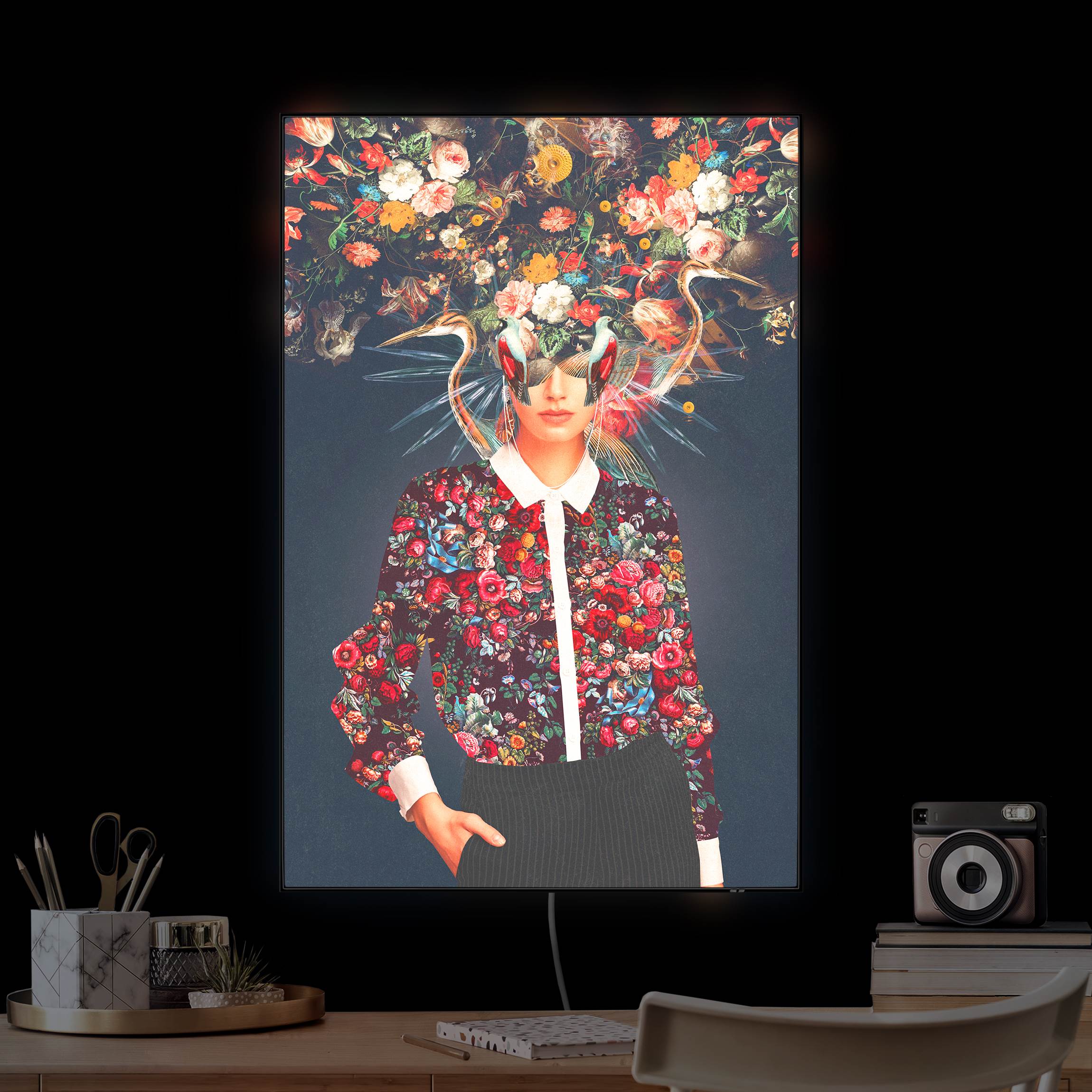 LED-Wechselbild Blumen Porträt - Vögel und Bluse günstig online kaufen