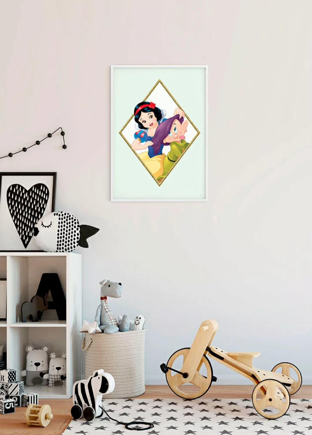 Komar Wandbild Snow White & Dopey 50 x 70 cm günstig online kaufen