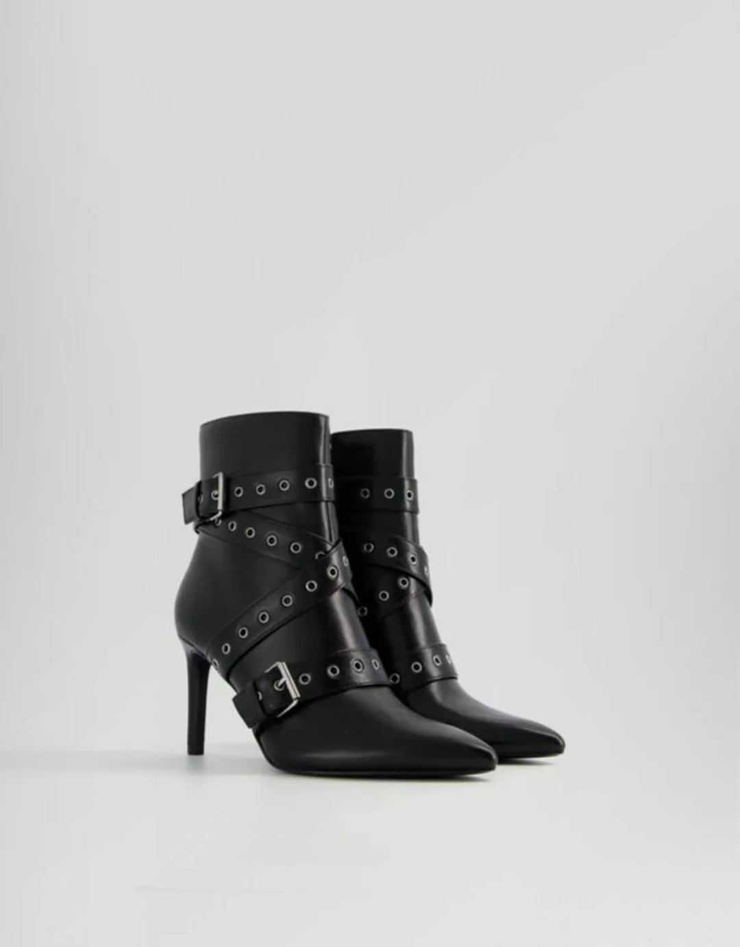 Bershka Stiefeletten Mit Stilettoabsatz, Riemchen Mit Nieten Und Schnallen günstig online kaufen