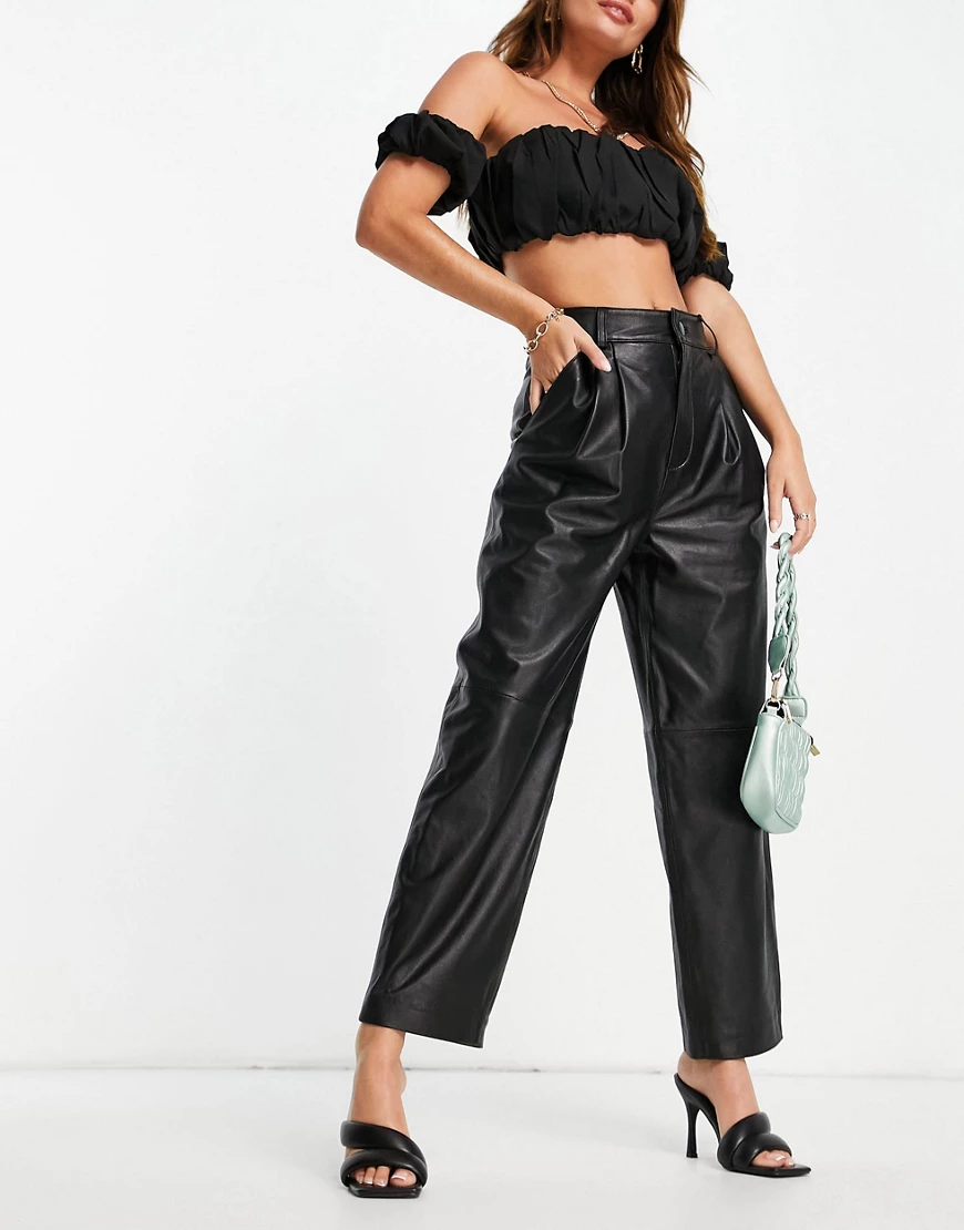 ASOS EDITION – Locker geschnittene Lederhose in Schwarz mit Ziernaht günstig online kaufen