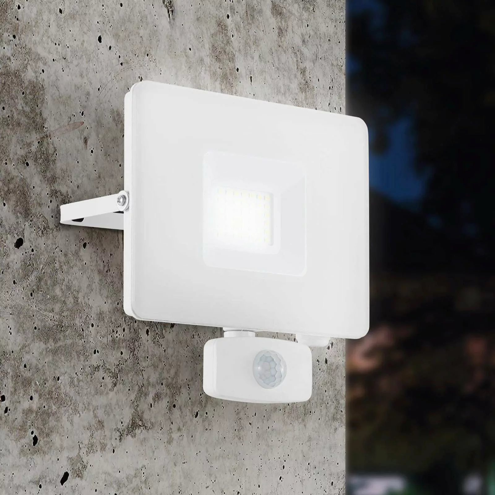 LED-Außenstrahler Faedo 3 mit Sensor, weiß, 30W günstig online kaufen