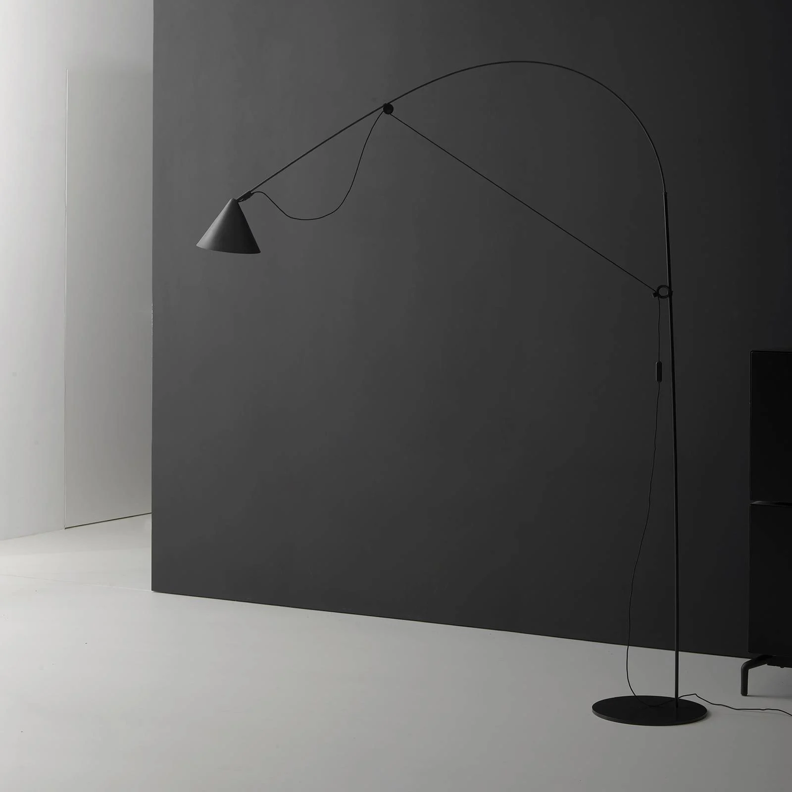 midgard AYNO L Stehlampe schwarz/schwarz 3000K günstig online kaufen