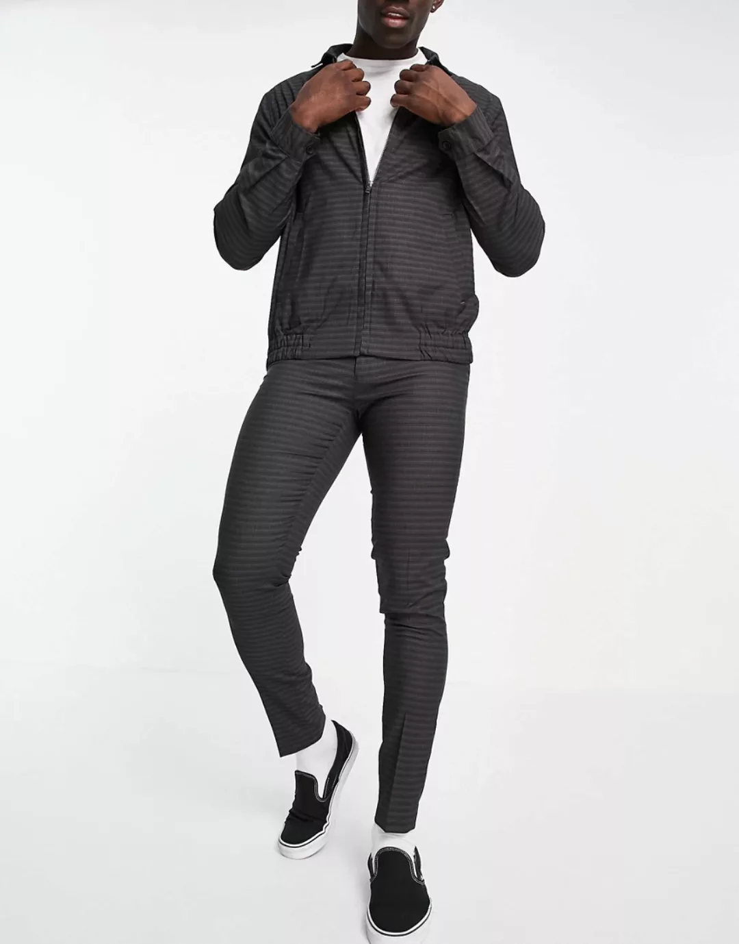 ASOS DESIGN – Elegante, schmal geschnittene Jogginghose mit Schraffur- und günstig online kaufen