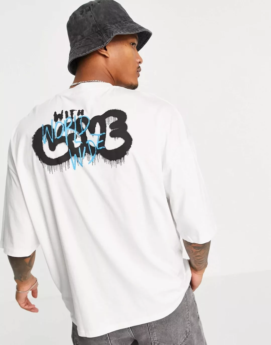 ASOS DESIGN – Oversized-T-Shirt in Weiß mit Graffiti-Rückenprint günstig online kaufen