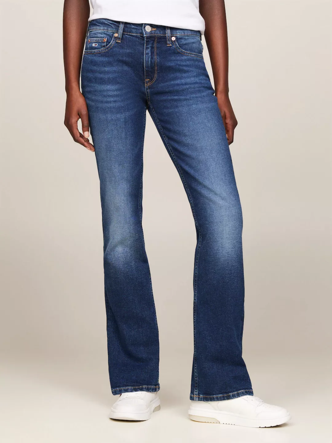 Tommy Jeans Bootcut-Jeans MADDIE MD BC DH5161 mit Logo-Badge und Stickereie günstig online kaufen