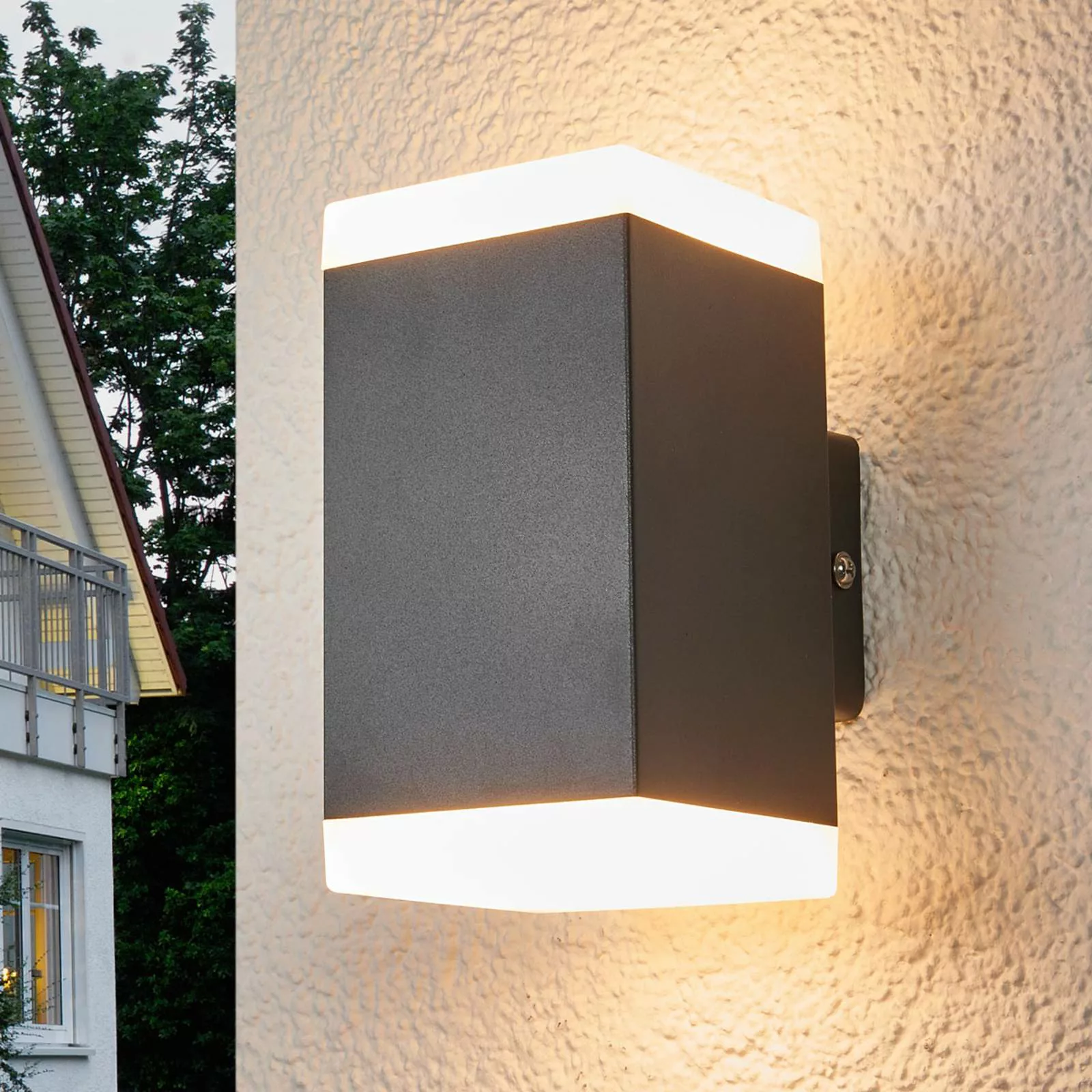 Hedda - kantige LED-Außenwandleuchte günstig online kaufen