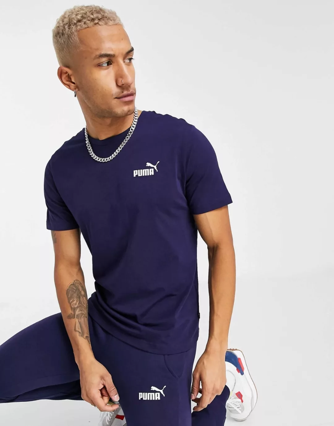 Puma – Essentials – T-Shirt in Navy mit kleinem Logo-Marineblau günstig online kaufen