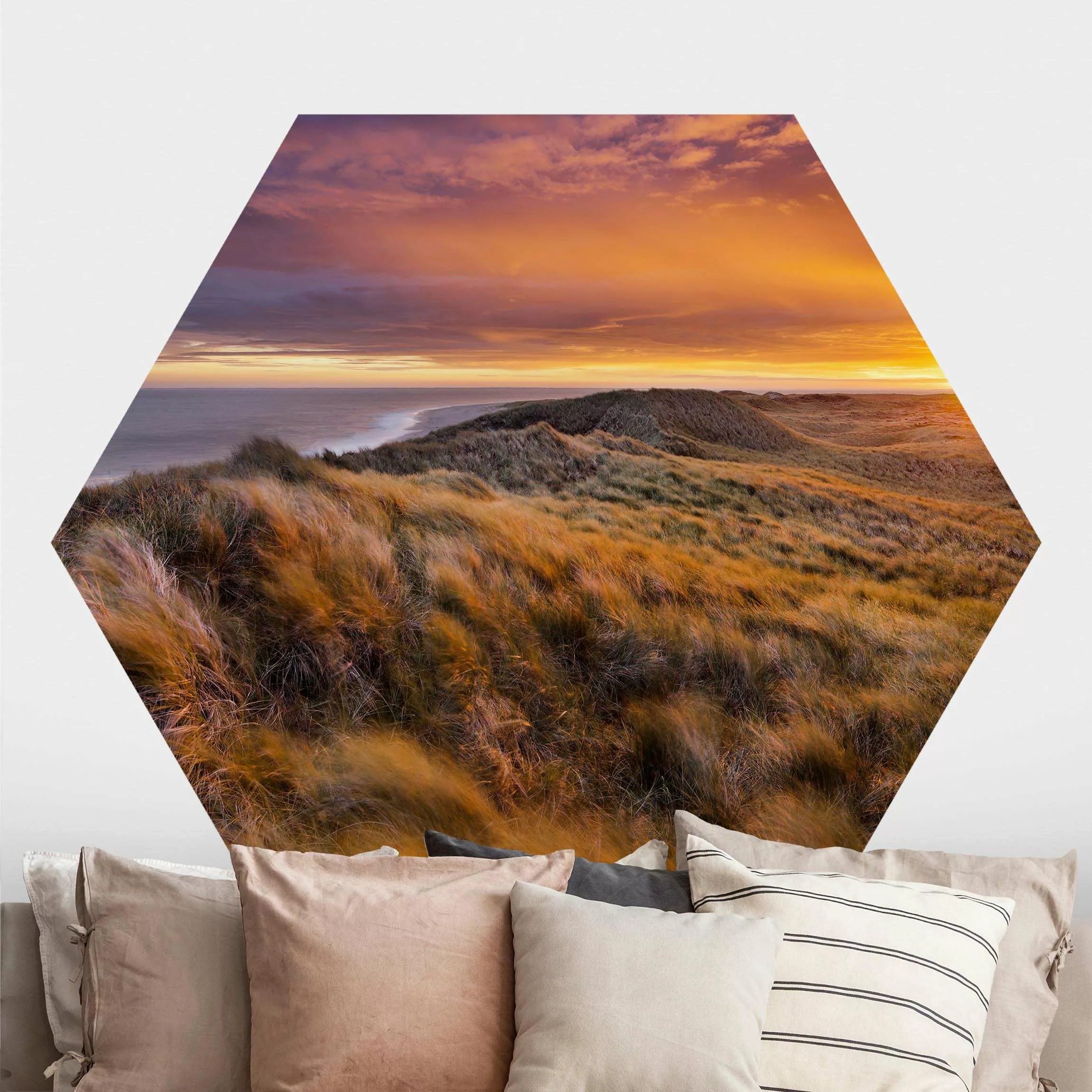 Hexagon Fototapete selbstklebend Sonnenaufgang am Strand auf Sylt günstig online kaufen