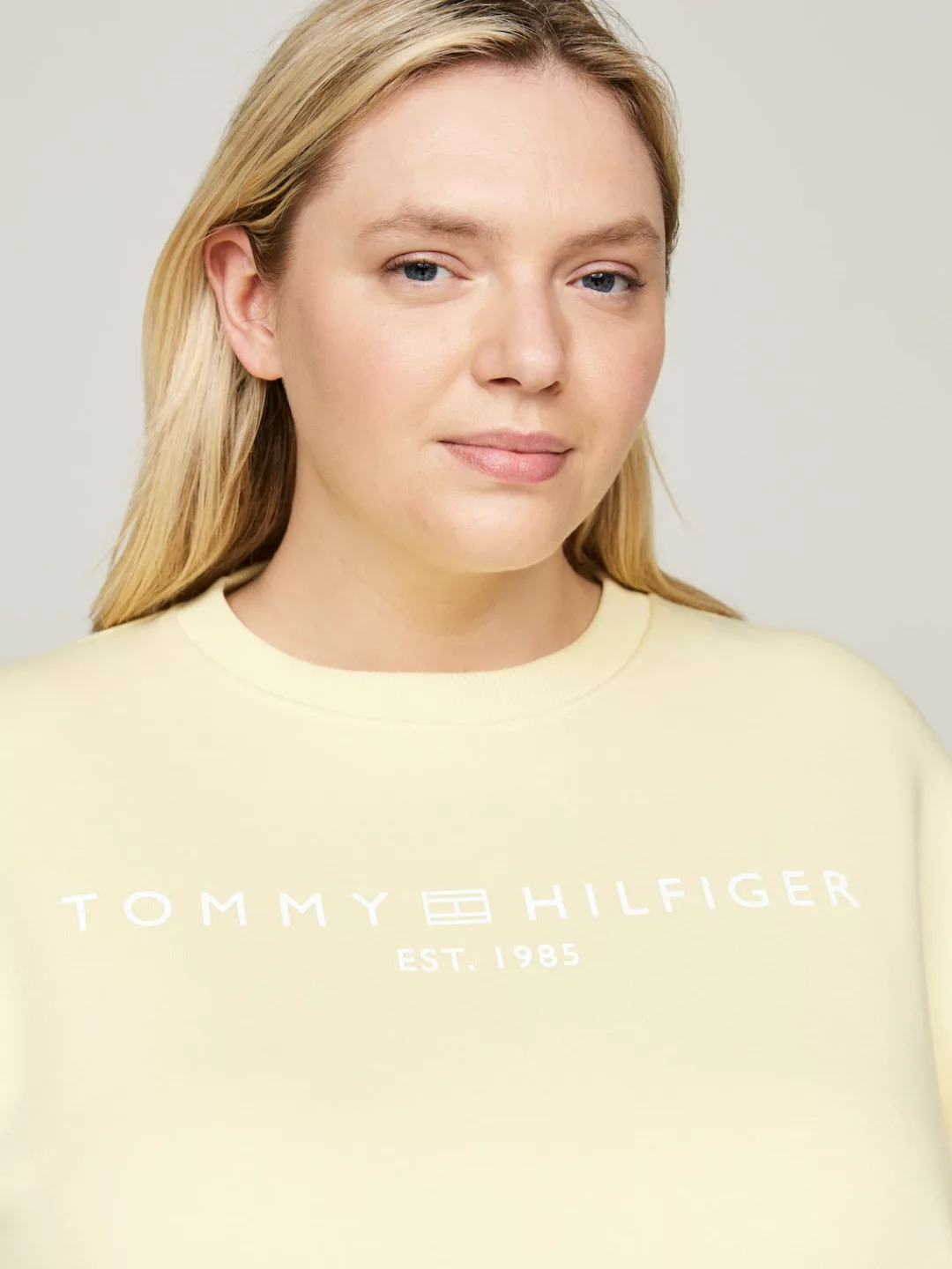 Tommy Hilfiger Curve Sweatshirt "CRV MDRN REG CORP LOGO SWTSHRT", mit Logos günstig online kaufen