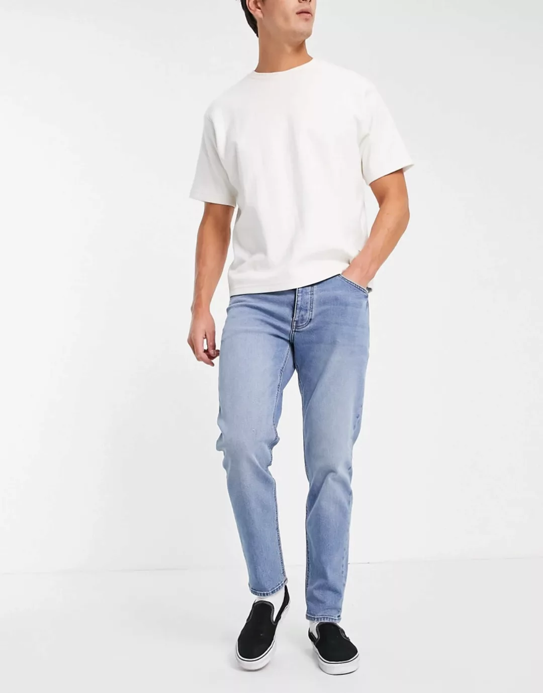 ASOS DESIGN – Schmal zulaufende Stretch-Jeans in mittlerer Waschung-Blau günstig online kaufen