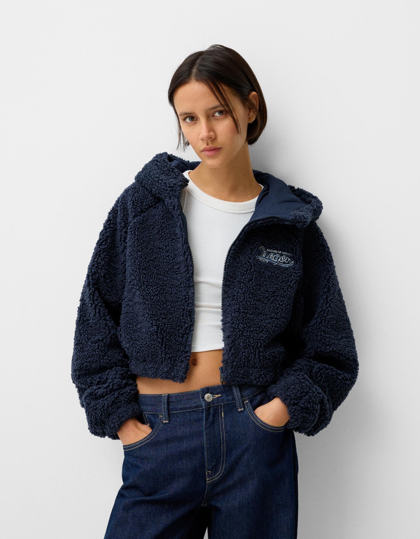 Bershka Jacke Aus Lammfellimitat Mit Kapuze Und Stickerei Damen L Marinenbl günstig online kaufen