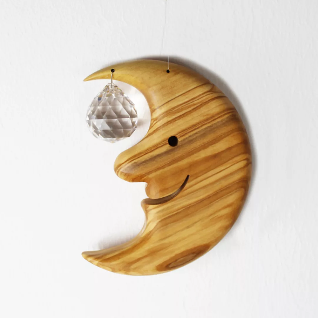 Fensterschmuck Mond Mit Kristallkugel Aus Olivenholz | Holz Fenster Deko günstig online kaufen