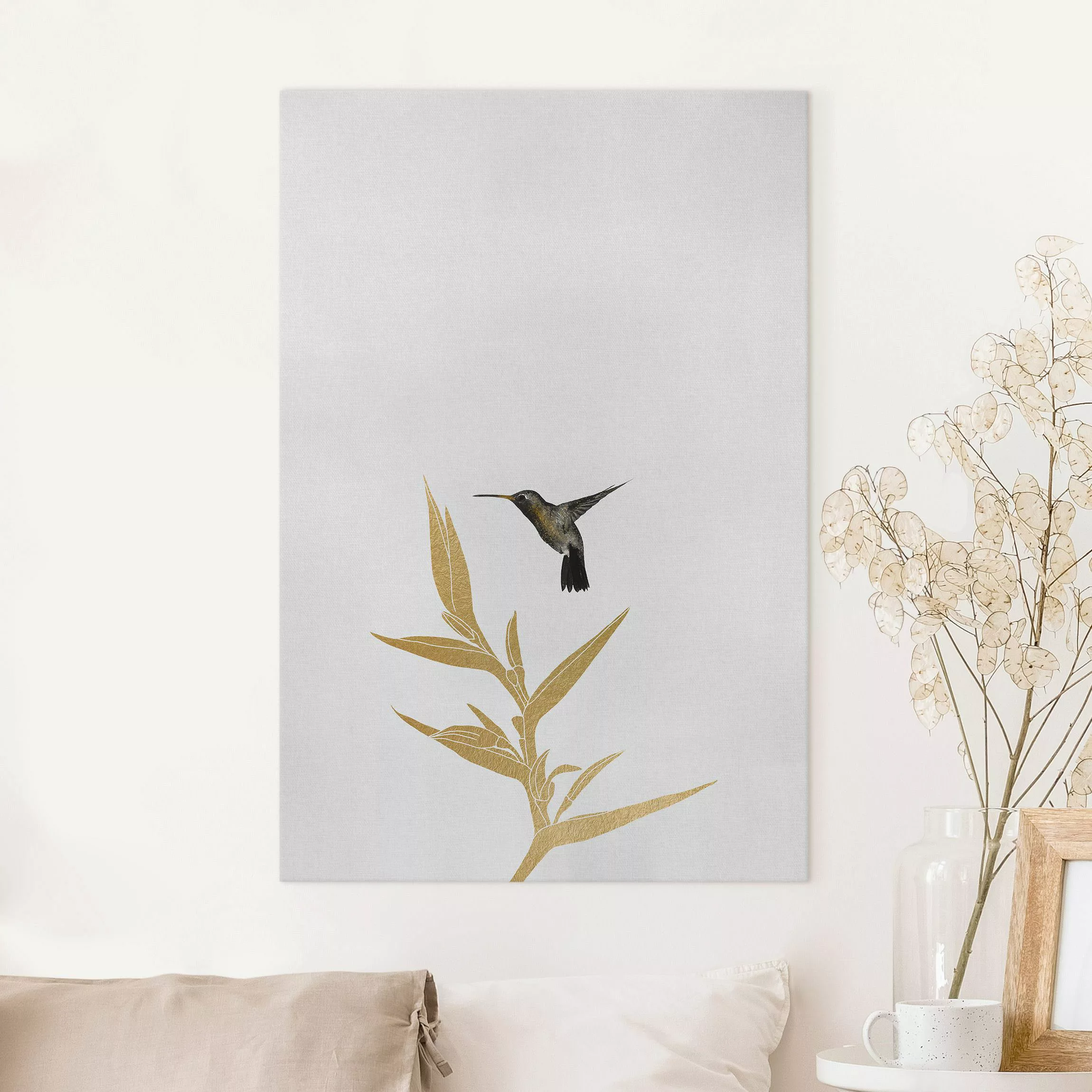Leinwandbild Kolibri und tropische goldene Blüte II günstig online kaufen
