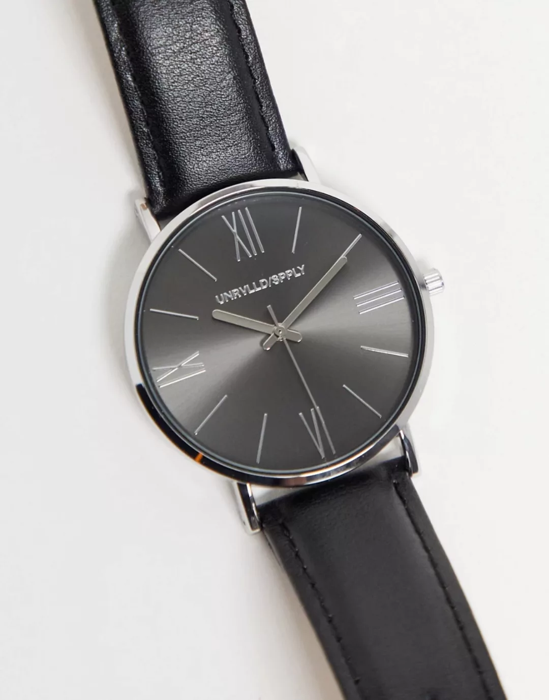 ASOS DESIGN – Klassische Armbanduhr mit schwarzem Lederarmband und silberne günstig online kaufen