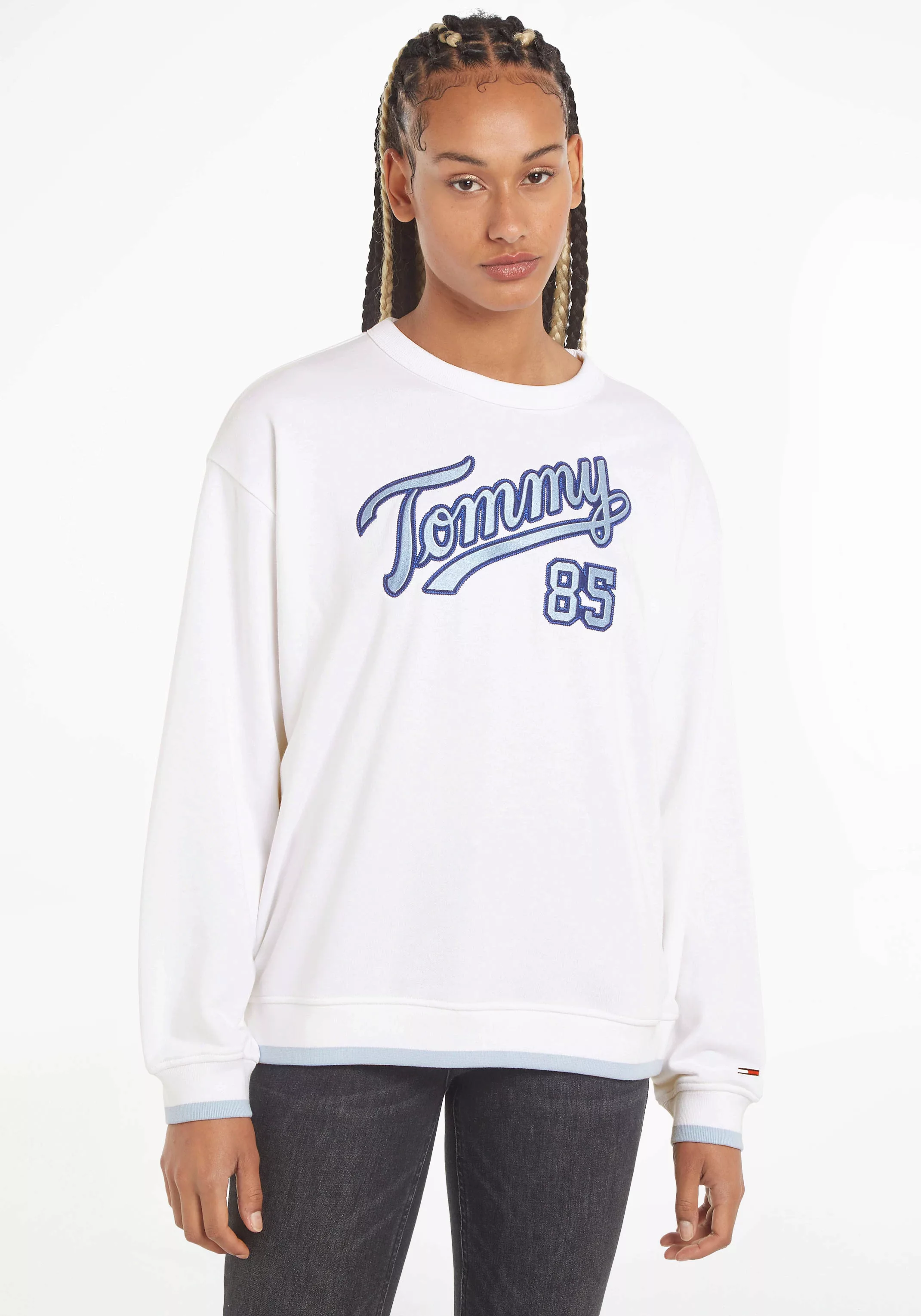Tommy Jeans Sweater "TJW RLX COLLEGIATE 85 SCRPT CREW", (1 tlg.), mit farbl günstig online kaufen