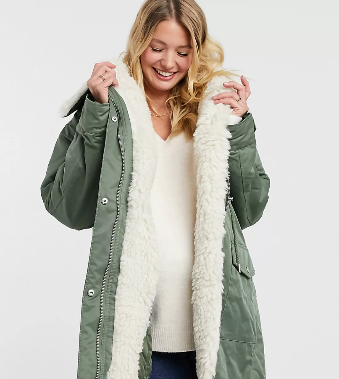 ASOS DESIGN – Umstandsmode – Khaki Parka mit Wasserfallkragen und Kunstpelz günstig online kaufen