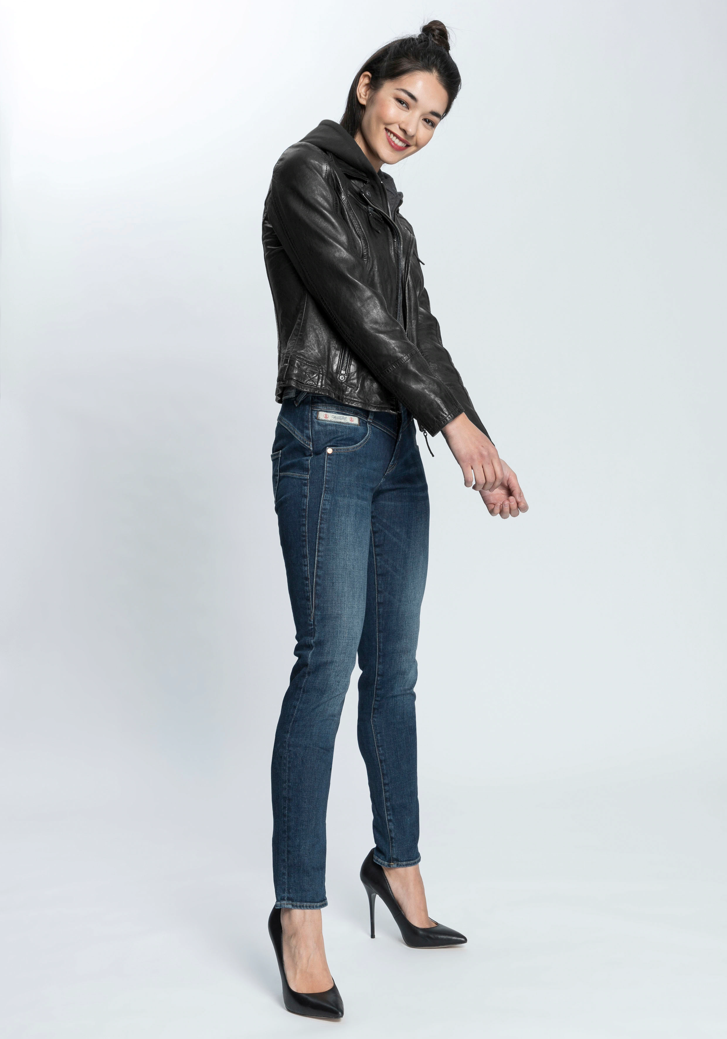 Herrlicher Slim-fit-Jeans "COSY SLIM", Shaping-Wirkung durch eingearbeitete günstig online kaufen