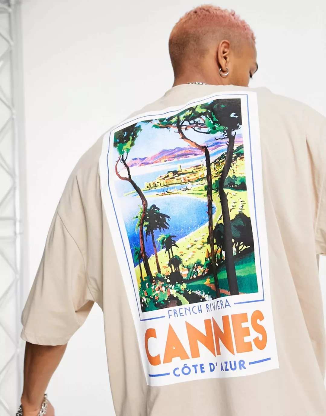 ASOS DESIGN – Oversize-T-Shirt in Beige mit „Cannes”-Cityprint am Rücken-Ne günstig online kaufen