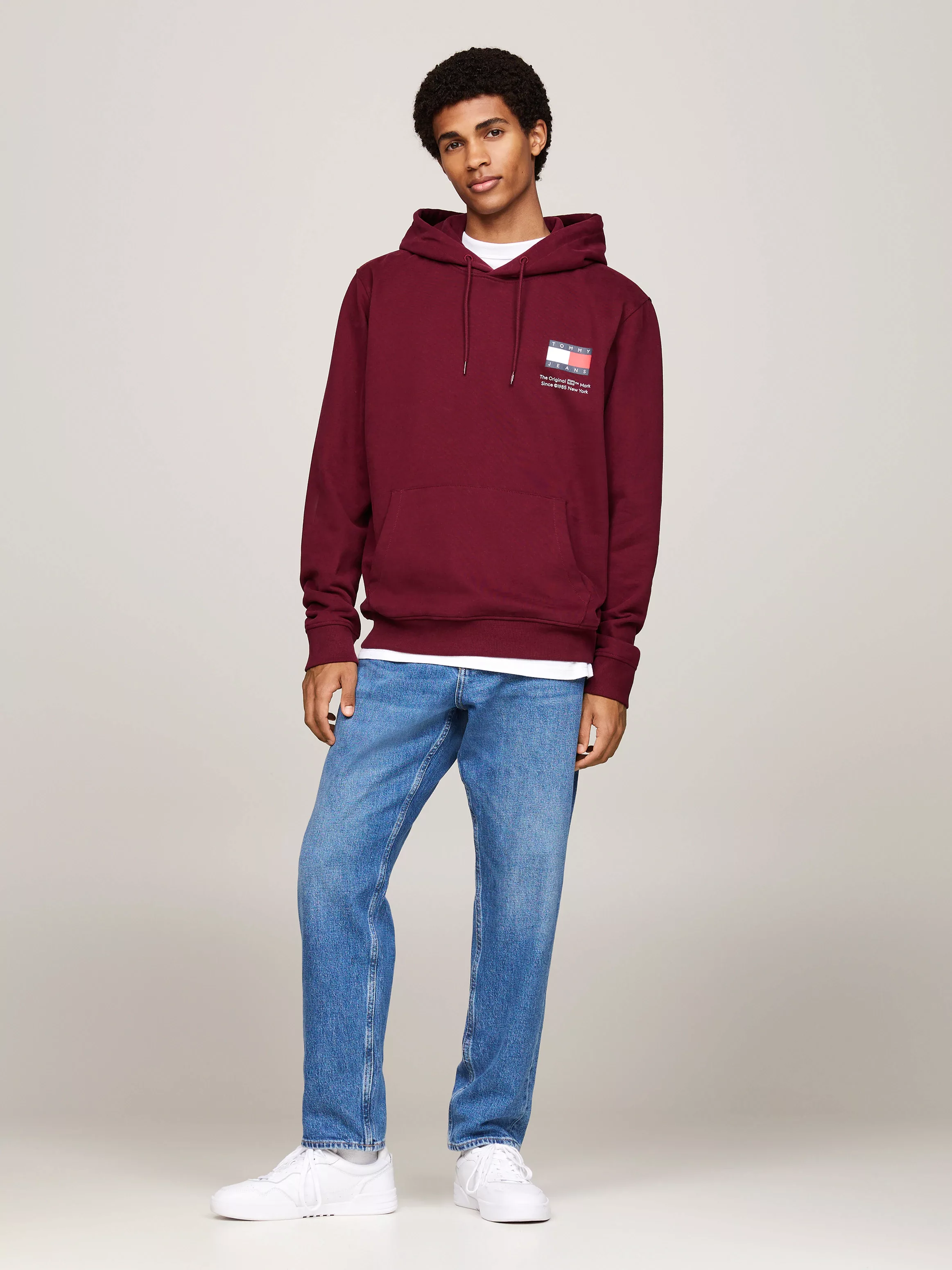 Tommy Jeans Sweatshirt TJM REG ESSENTIAL FLAG HOOD EXT mit bedruckten Marke günstig online kaufen