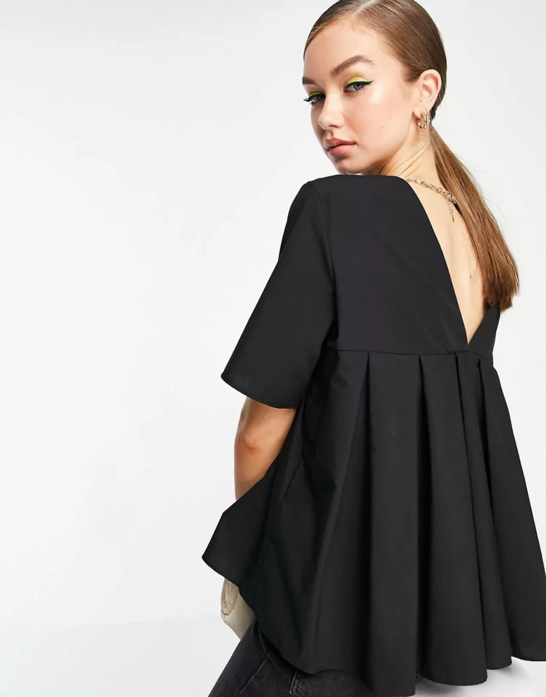 ASOS DESIGN – Kurzärmliges Oberteil in Schwarz aus Baumwolle mit plissierte günstig online kaufen