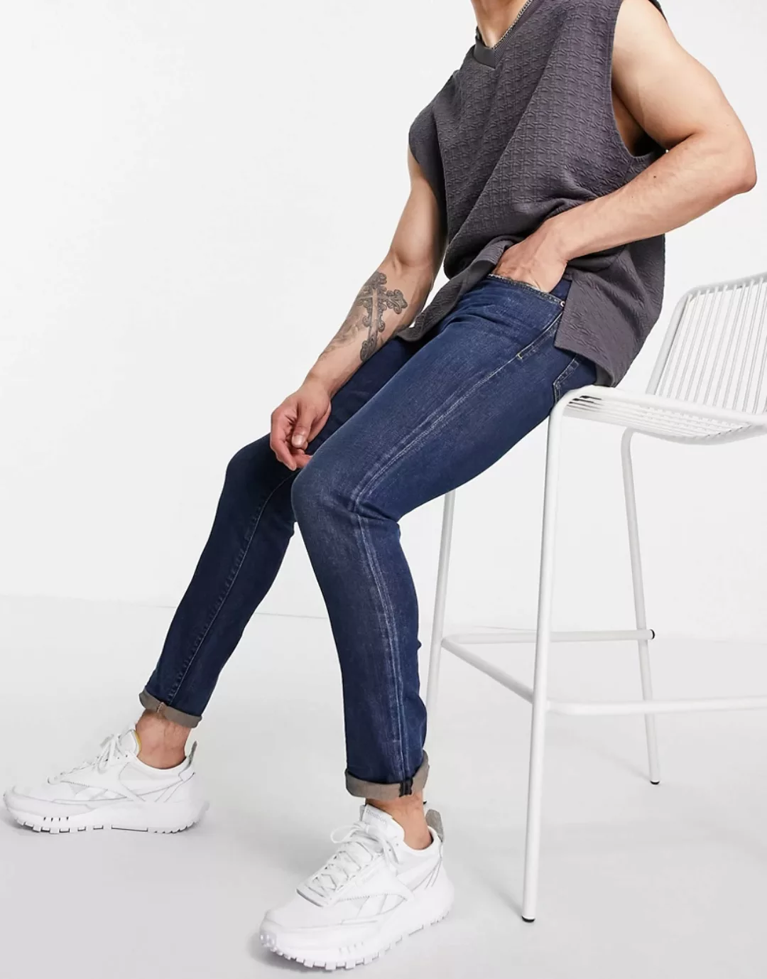 Diesel – D-Strukt – Jeans in mittlerer Waschung mit schmalem Bein-Blau günstig online kaufen