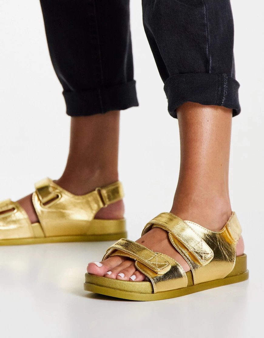 ASOS DESIGN – Factually – Sportliche Sandalen in Gold-Goldfarben günstig online kaufen