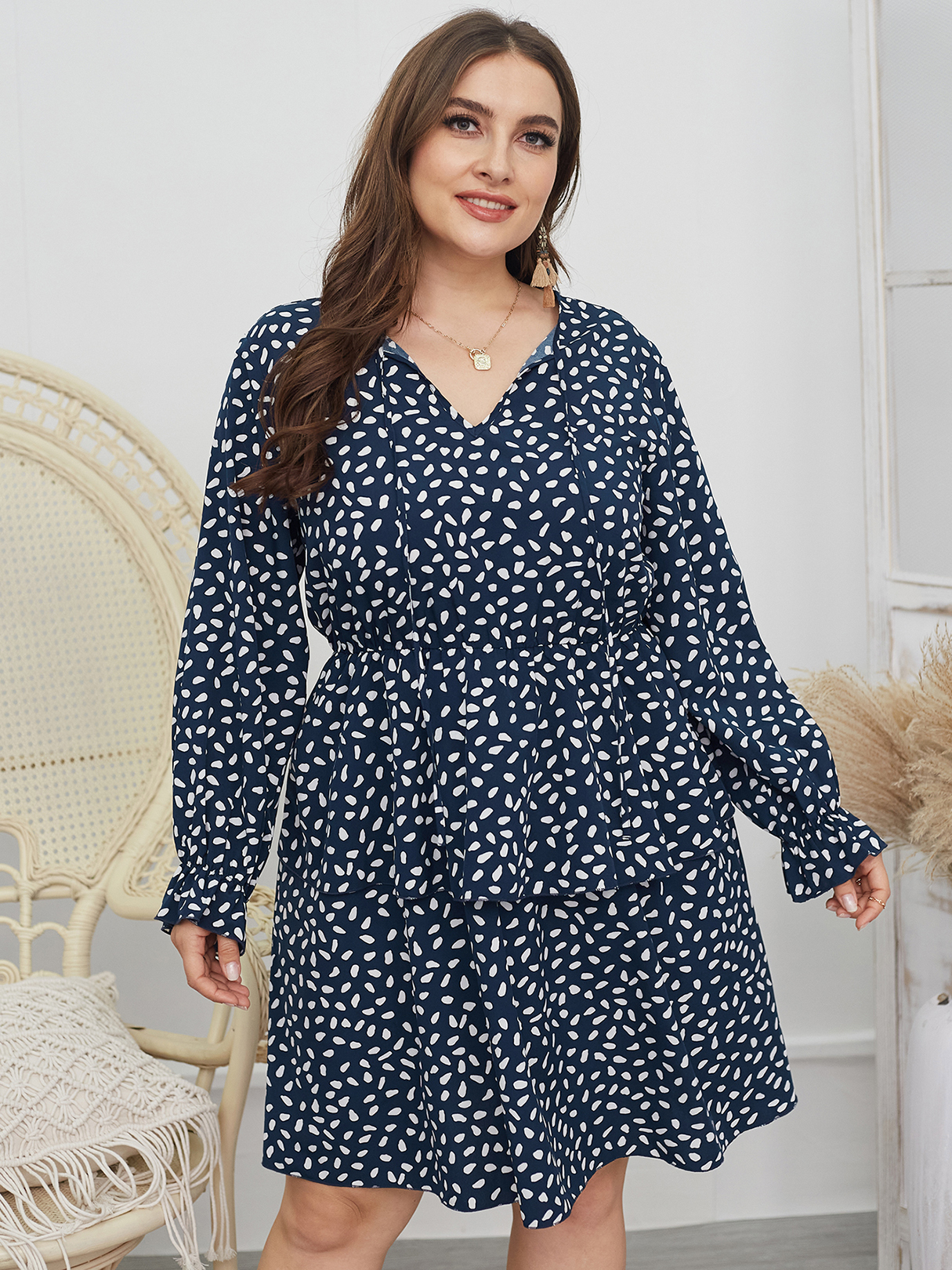 Plus Size V-Ausschnitt Polka Dot Long Sleeves Mini Kleid günstig online kaufen