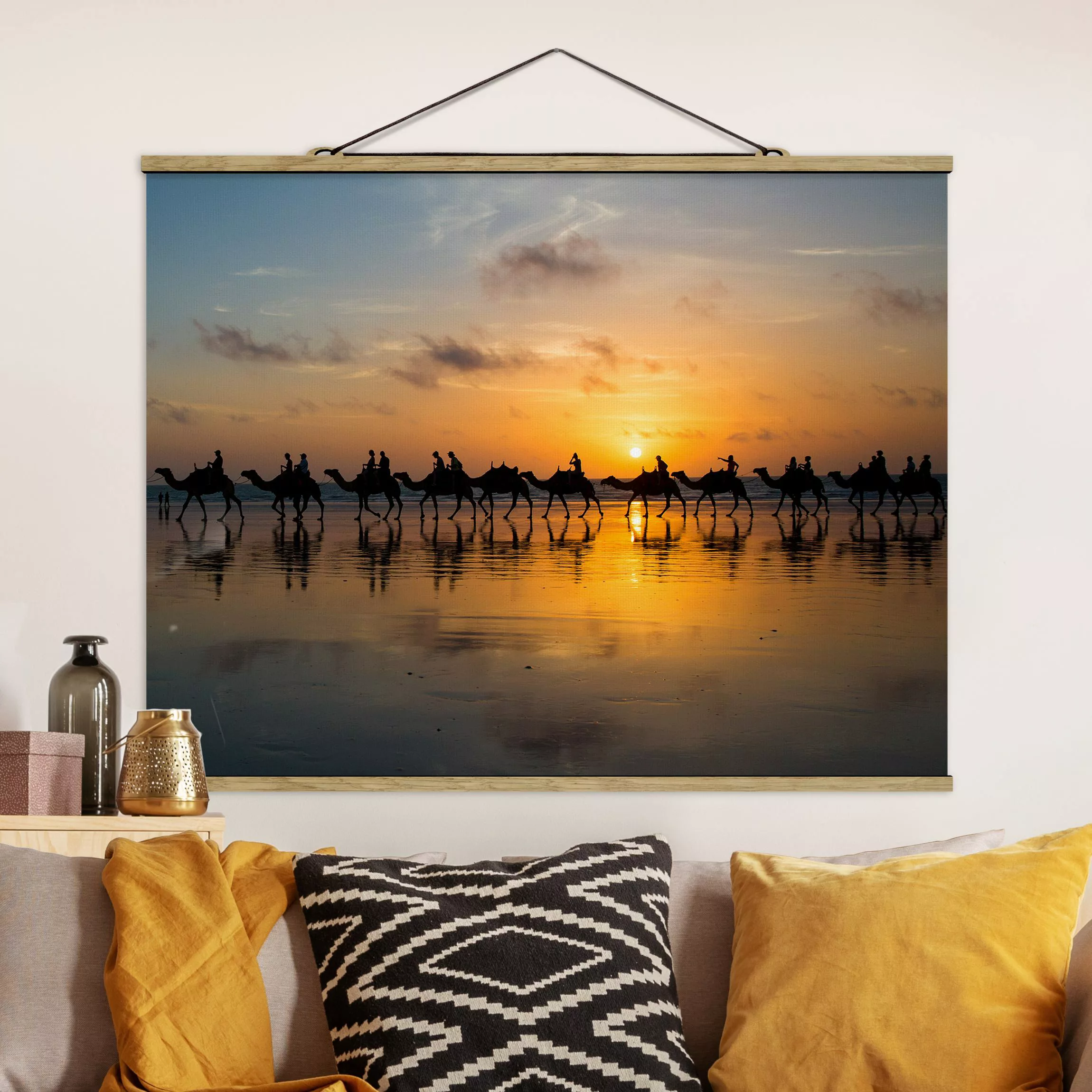 Stoffbild Tiere mit Posterleisten - Querformat Kamele im Sonnenuntergang günstig online kaufen