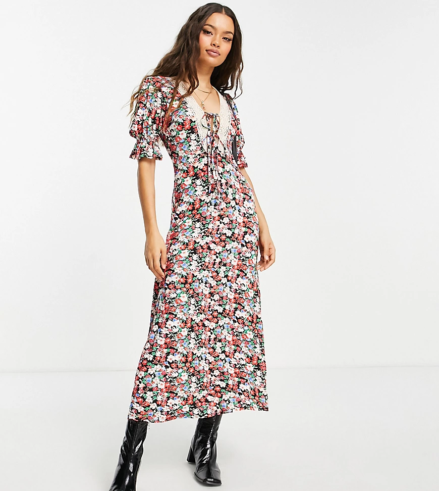 ASOS DESIGN Petite – Midi-Freizeitkleid in Schwarz mit Spitzenborte und rot günstig online kaufen