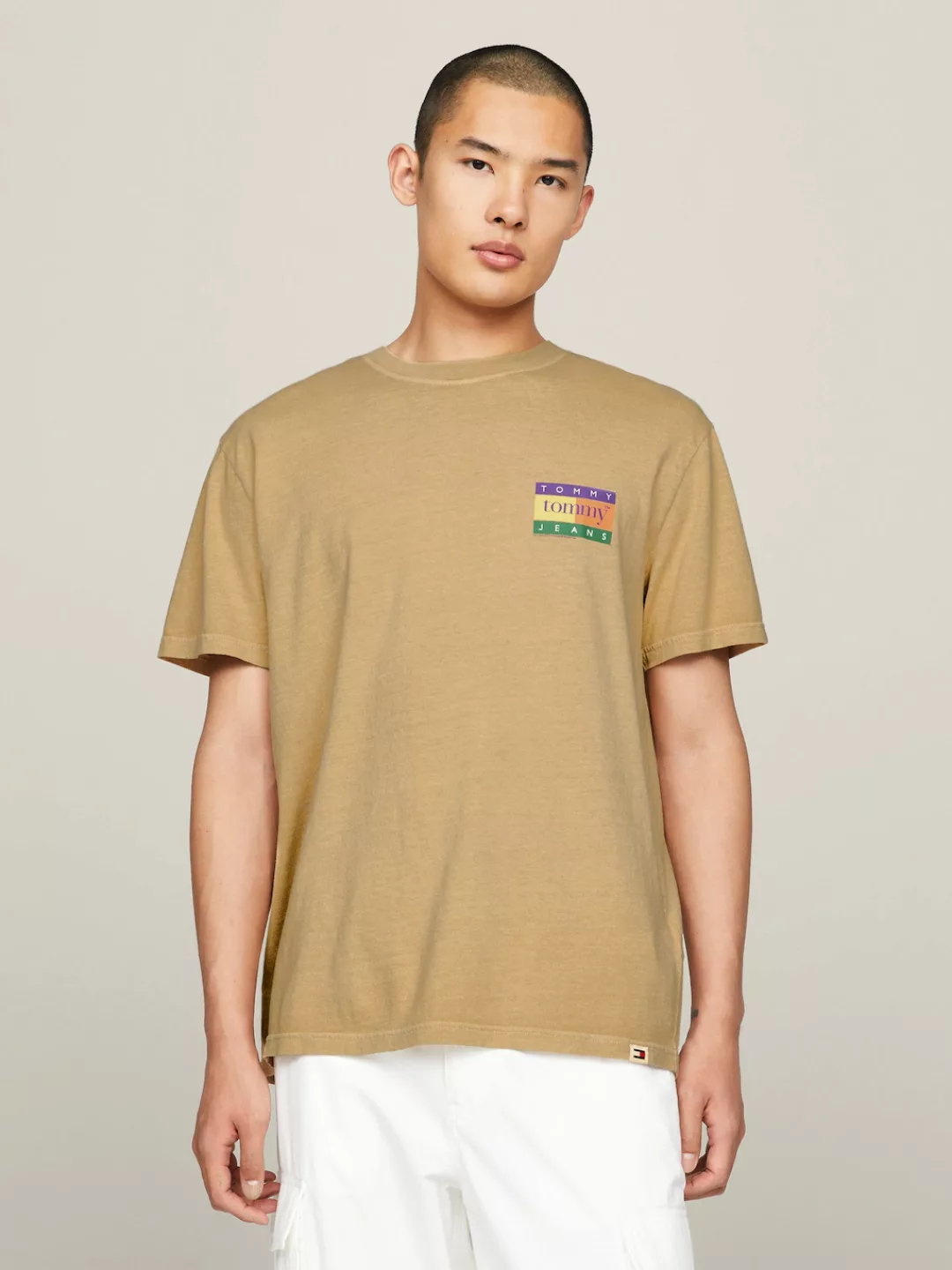 Tommy Jeans T-Shirt "TJM REG SUMMER FLAG TEE EXT", Mehrfarbiger Rückenprint günstig online kaufen