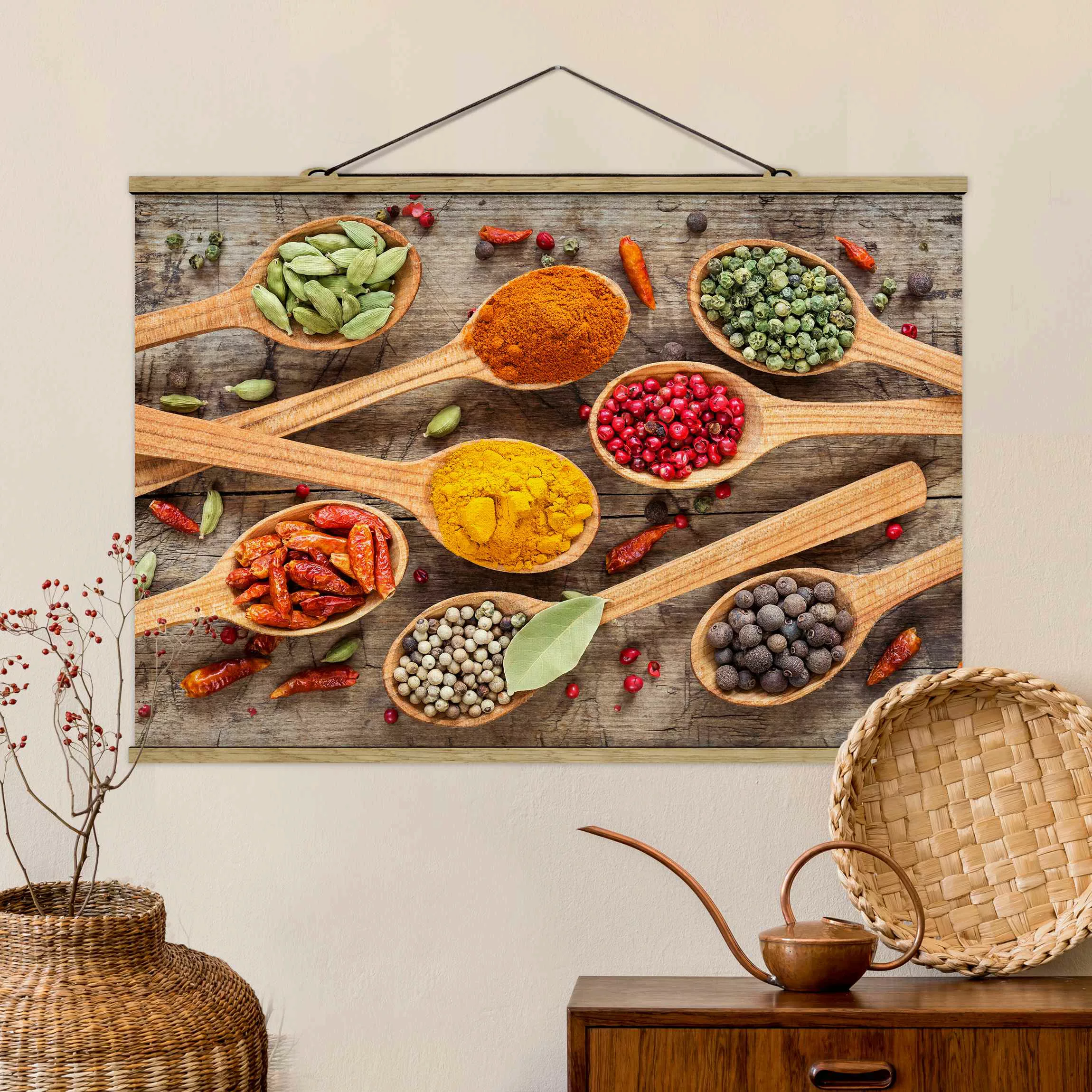 Stoffbild Küche mit Posterleisten - Querformat Gewürze auf Holzlöffel günstig online kaufen