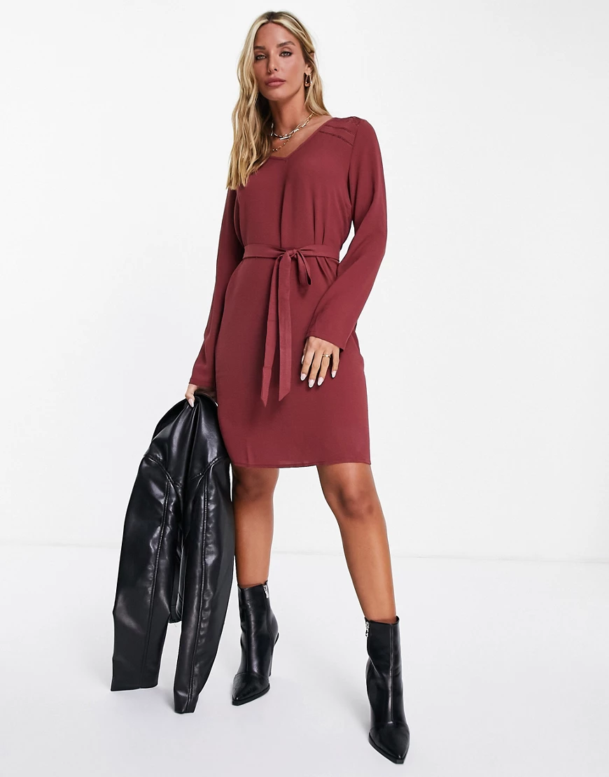 Vila – Minikleid in Rot mit Bindegürtel günstig online kaufen