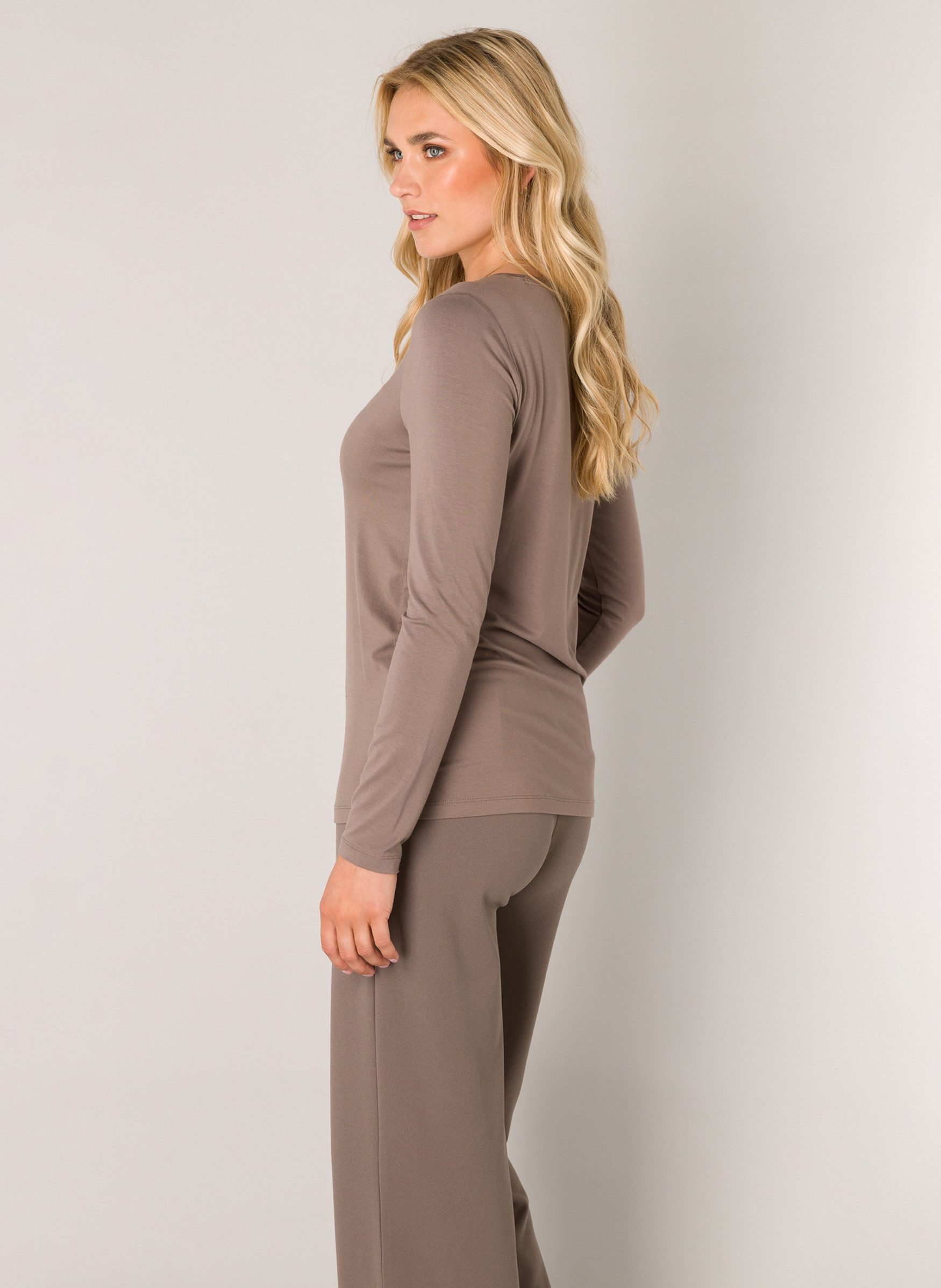 Base Level Langarmshirt, mit V-Ausschnitt günstig online kaufen