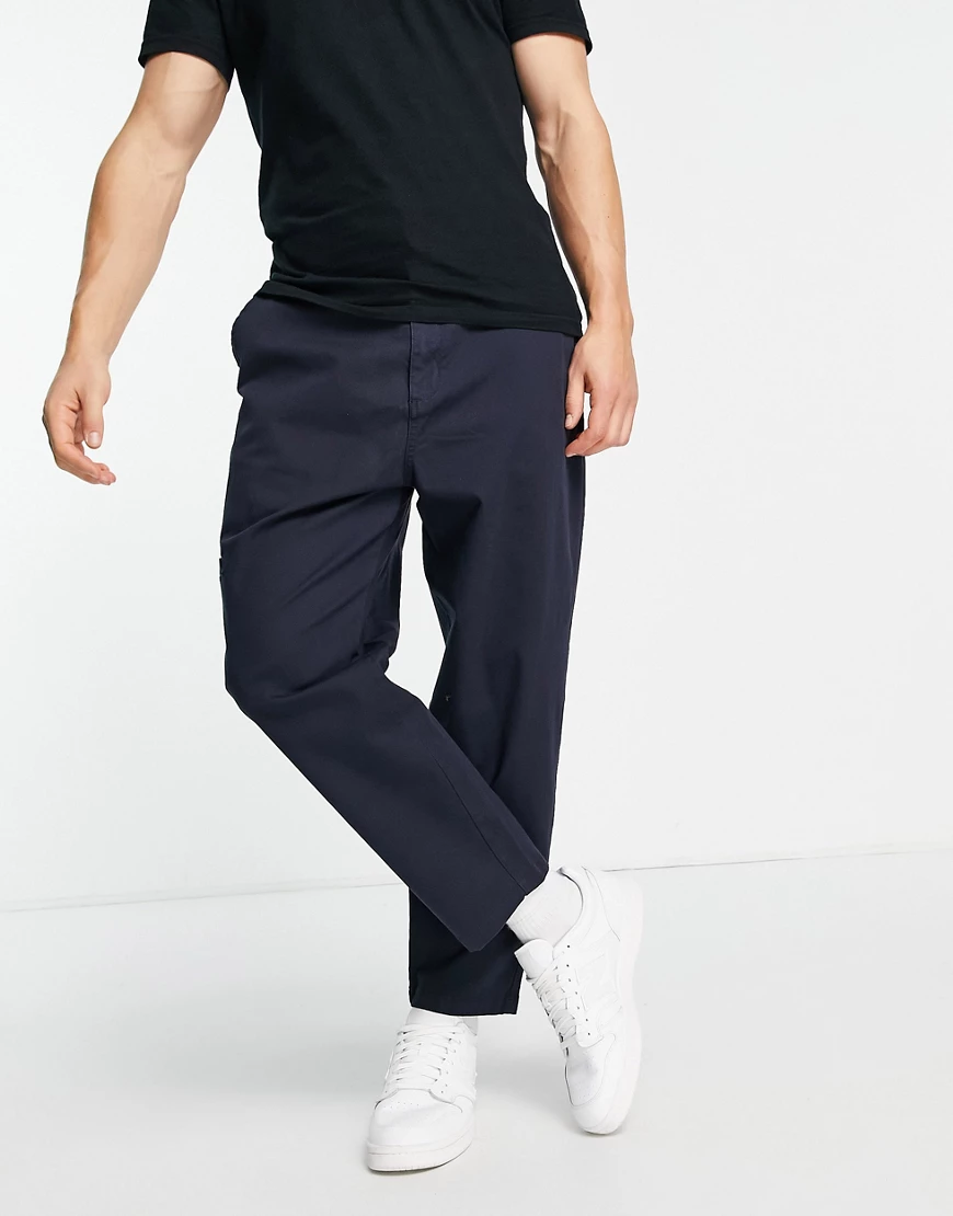 Bershka – Schmal zulaufende Chino-Hose in Marineblau günstig online kaufen