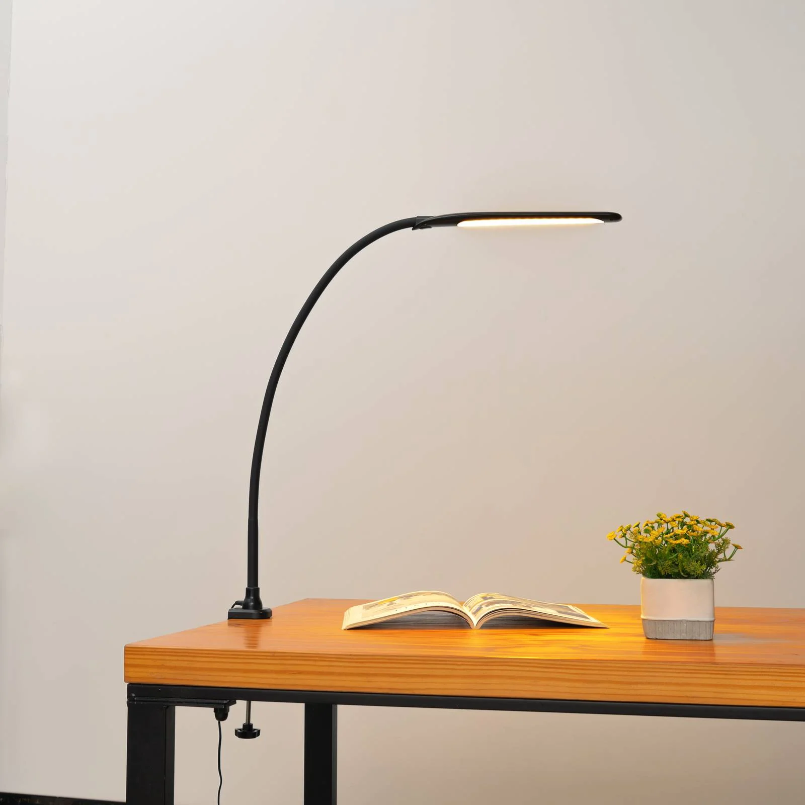 Lindby LED-Klemmlampe Nilay, Höhe 70 cm, CCT, Homeoffice günstig online kaufen