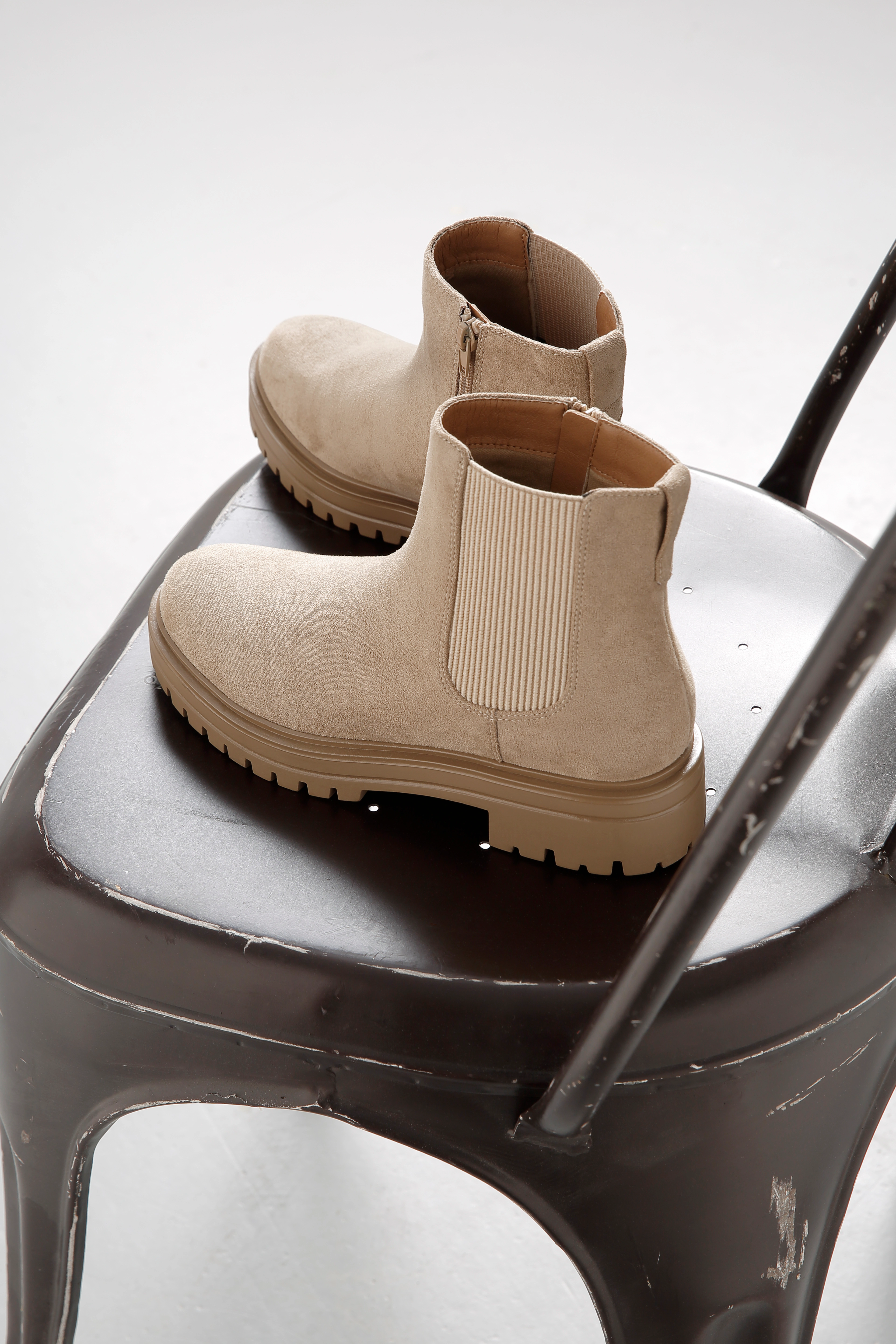 Aniston SHOES Chelseaboots, Stiefelette, Blockabsatz, mit breitem Stretch - günstig online kaufen