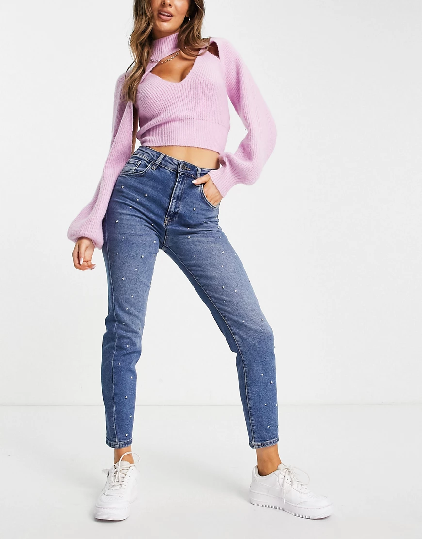 Stradivarius – Schmal geschnittene Mom-Jeans in Blau mit Strassstein-Detail günstig online kaufen