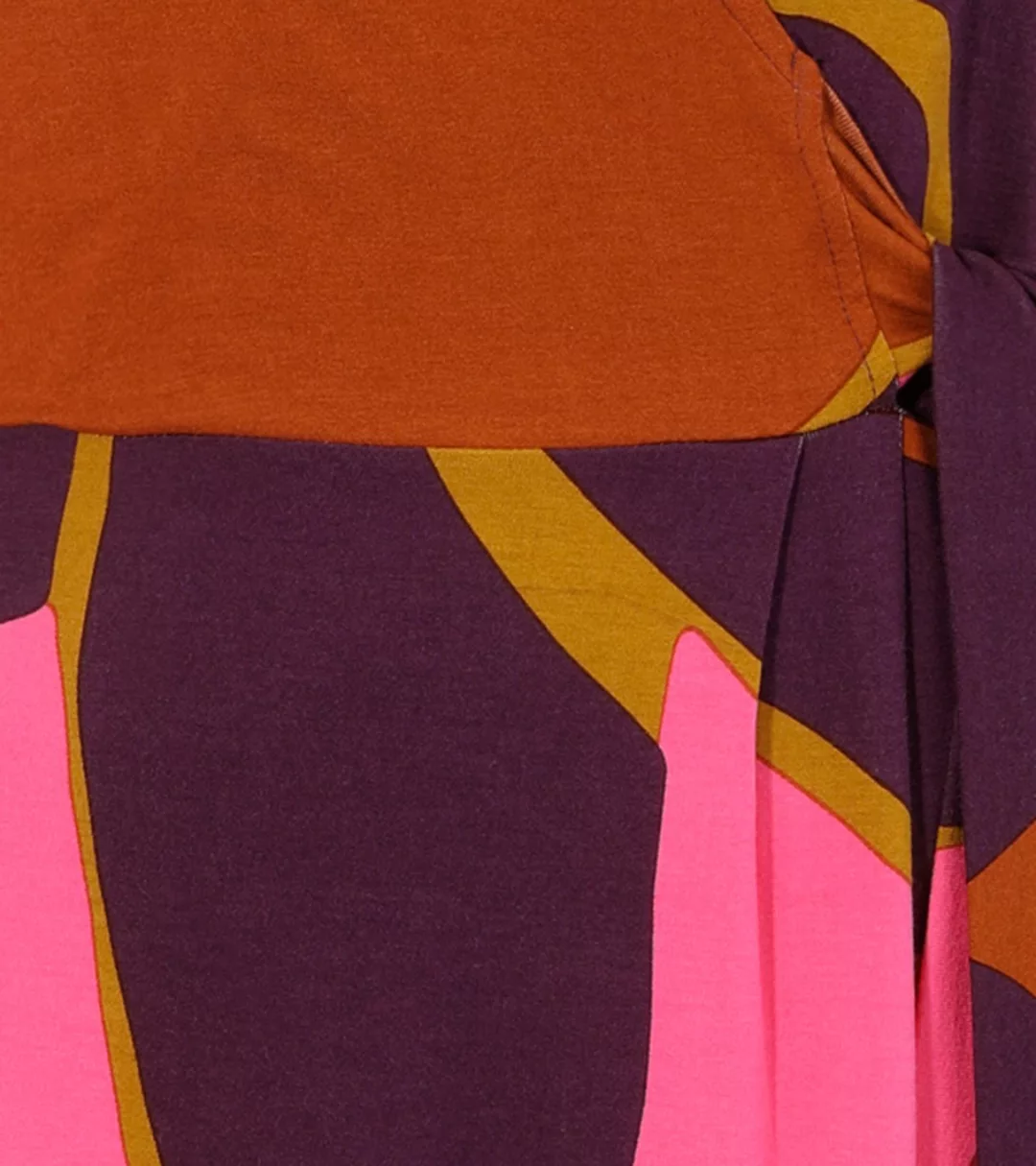 Aniston SELECTED Jerseykleid, mit verführerischem Ausschnitt und trendy Dru günstig online kaufen