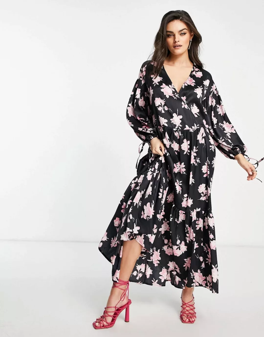 ASOS DESIGN – Maxi-Hängerkleid aus Satin mit Blumenmuster in Rosarosé und W günstig online kaufen