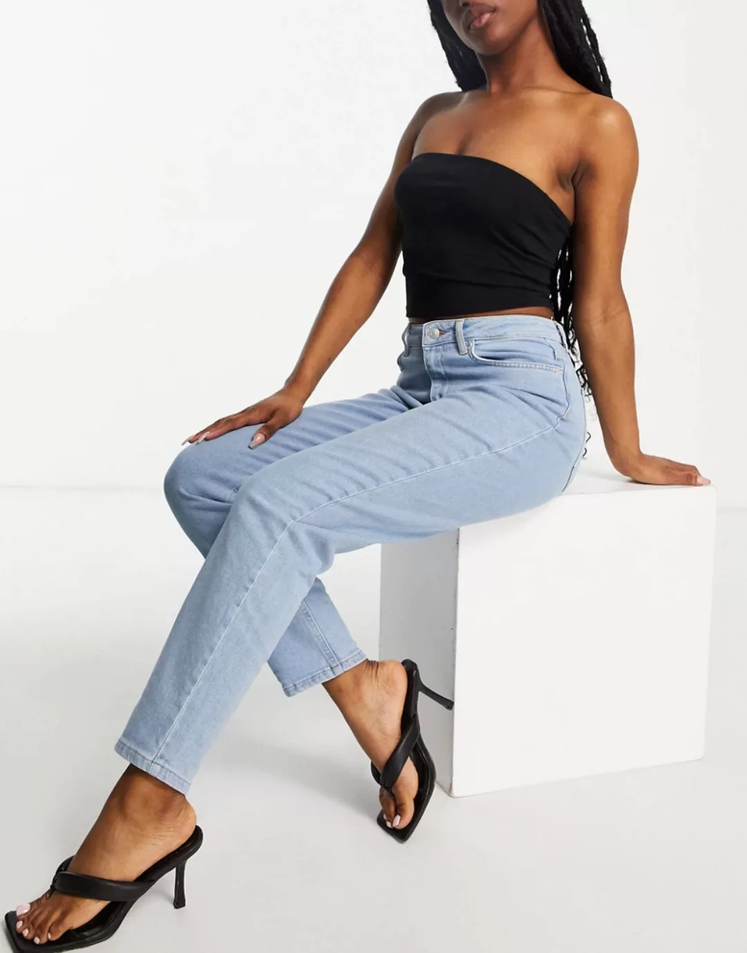NA-KD – Jeans mit kurzem Schnitt in Blau günstig online kaufen
