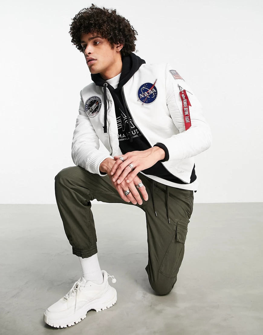 Alpha Industries – MA-1 VF – Schmal geschnittene Bomberjacke in Weiß mit NA günstig online kaufen