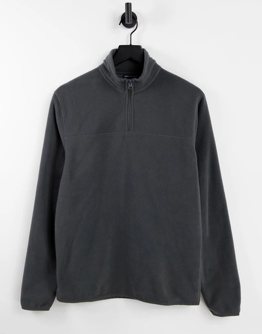 ASOS DESIGN – Sweatshirt aus Polarfleece in verwaschenem Schwarz mit kurzem günstig online kaufen