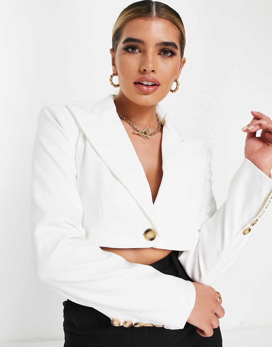 NaaNaa – Kurz geschnittener Blazer in Weiß günstig online kaufen