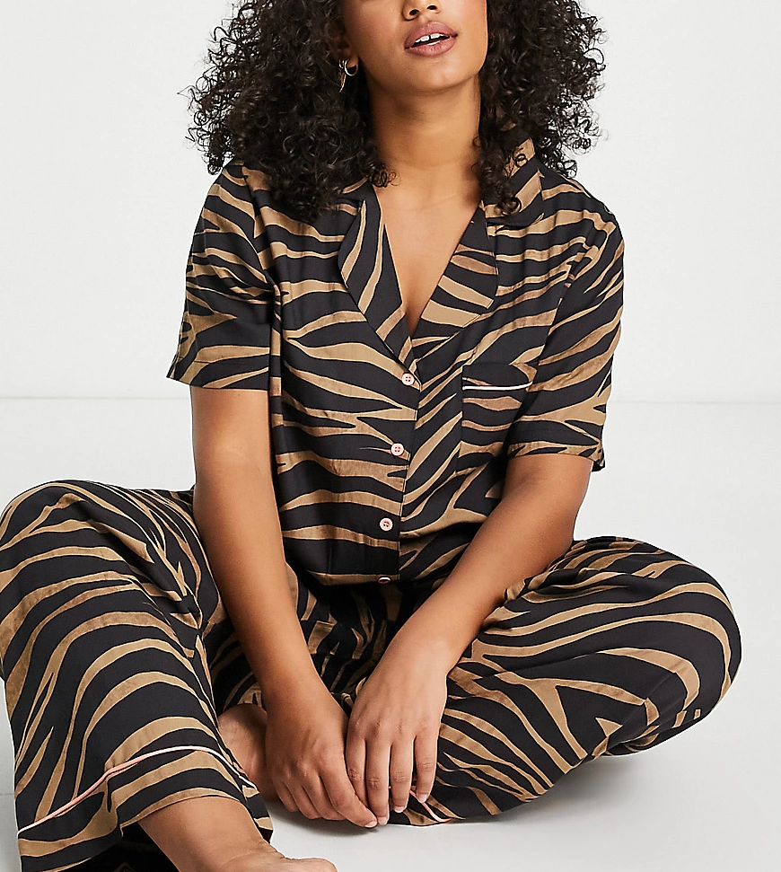 ASOS DESIGN Curve – Pyjama aus braunem Modal mit kurzärmligem Hemd und Hose günstig online kaufen